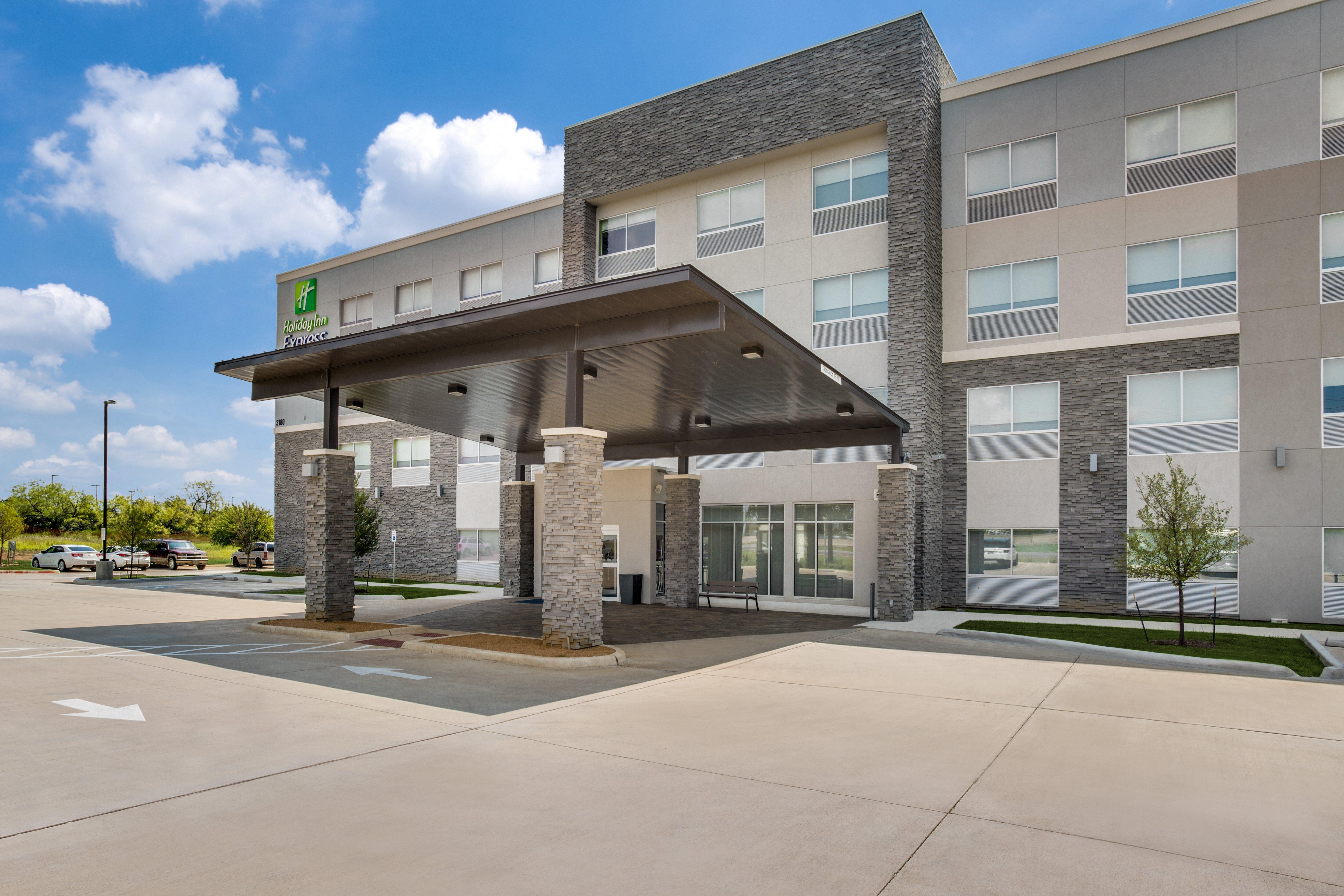 Holiday Inn Express & Suites - Denton South, An Ihg Hotel Exterior foto