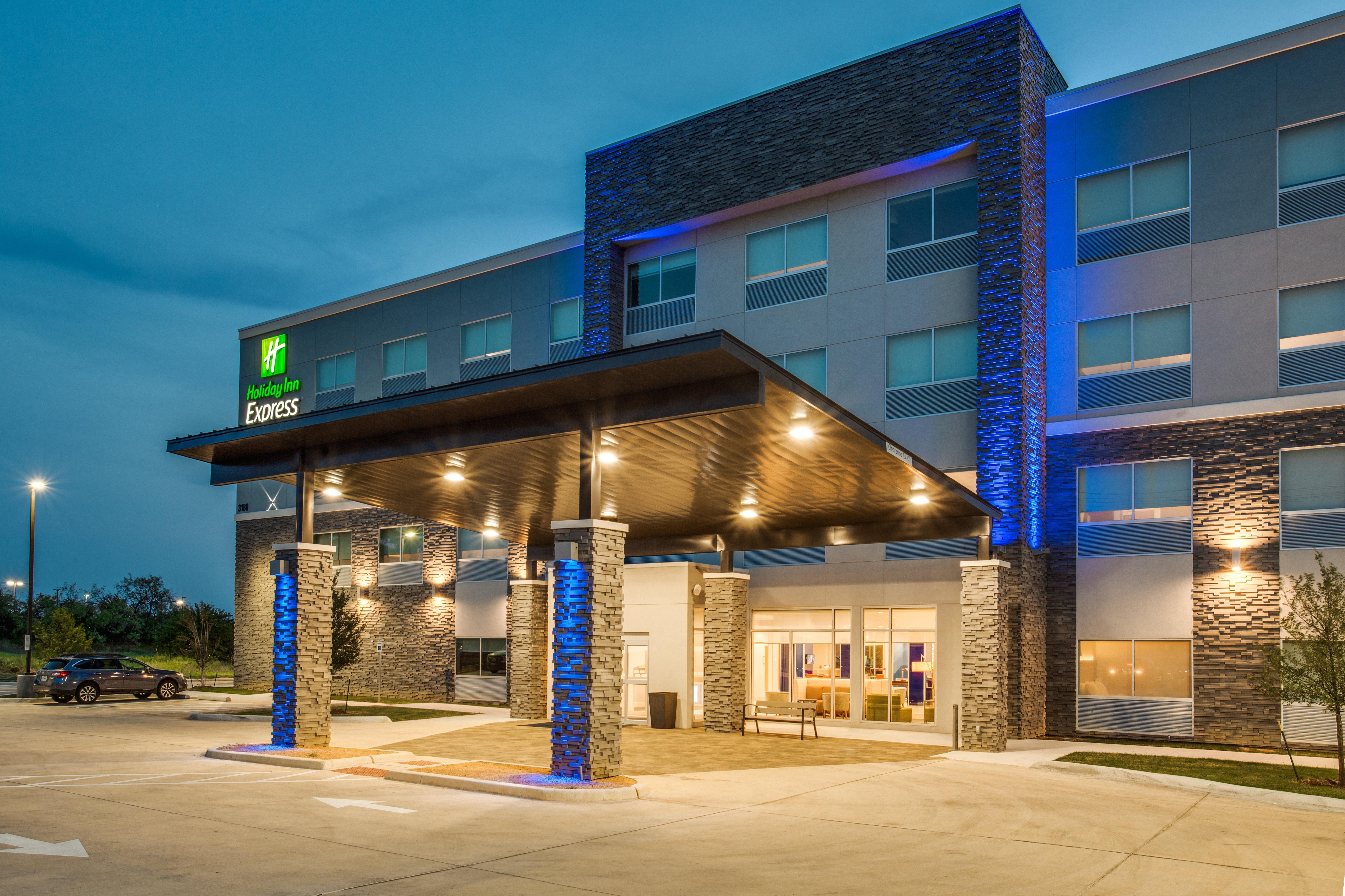 Holiday Inn Express & Suites - Denton South, An Ihg Hotel Exterior foto